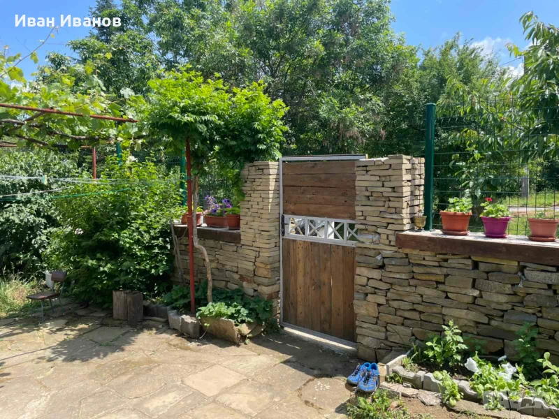 Къща с двор в с. Медвен общ. Котел Сливен, снимка 1