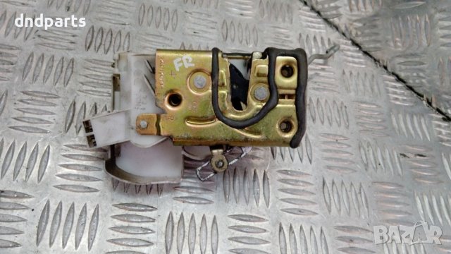 Предна дясна брава Toyota Avensis 1999г.