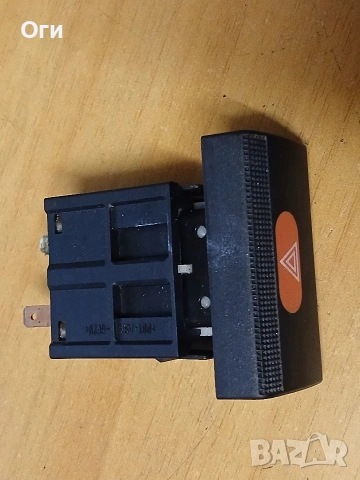 Бутон аварийни светлини за Опел вектра В 09 134 513 / 09 138 047 0799, снимка 2 - Части - 53874237