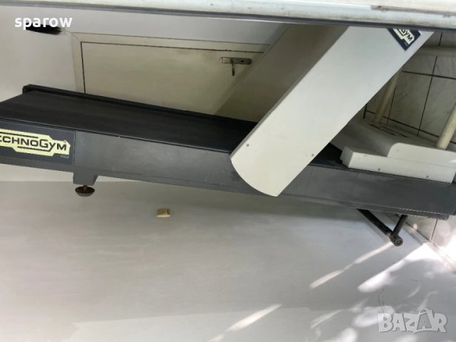 Професионална бягаща пътека Technogym, снимка 4 - Фитнес уреди - 50513036