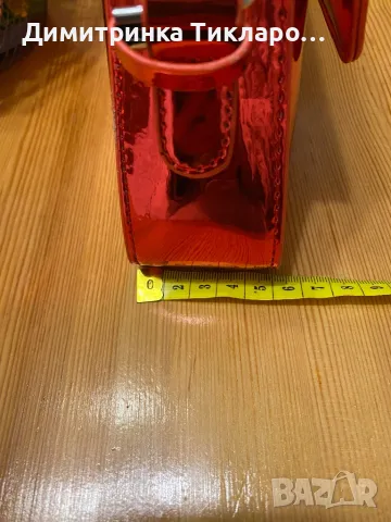 Дамска червена лачена чанта, снимка 7 - Чанти - 49214139