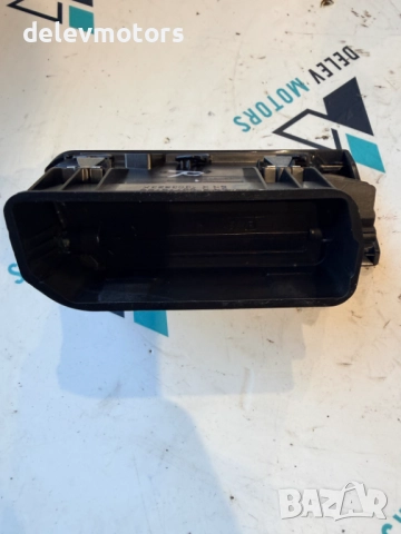 1303823XZD предна дясна решетка, въздуховод от Peugeot 308 (T9), 1.6 BlueHDi, двигател BHZ (DV6FC), снимка 3 - Части - 52914746