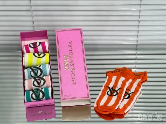 къси чорапи в кутия alo miu miu gucci versace Victoria's secret Adidas nike , снимка 9 - Дамски чорапи - 50970413