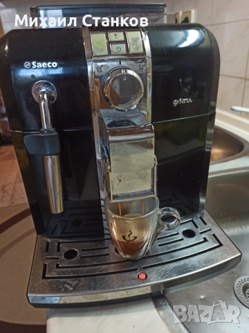 Кафе автомат Саеко Синтия работи добре и прави хубаво кафе 