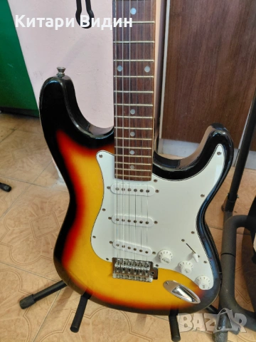 Продавам електрическа китара стратокастер с ефект овердрайв, снимка 2 - Китари - 53267083