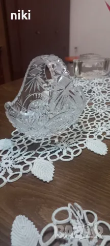малка кристална бонбониера.