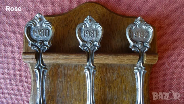 Винтидж калаени лъжици  Zinn Germany върху дървена поставка., снимка 5 - Антикварни и старинни предмети - 47284990