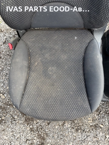 Предни седалки от Nissan Note 2008г, снимка 4 - Части - 56505326