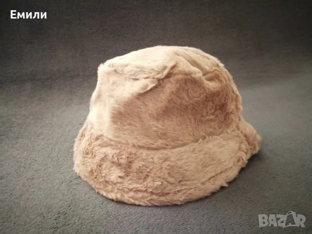 Дамска пухкава шапка в кафяв цвят, снимка 2 - Шапки - 48152176