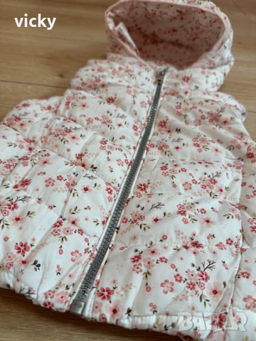 Бял елек/грейка с флорални мотиви, размер 86, снимка 2 - Бебешки якета и елеци - 49459890