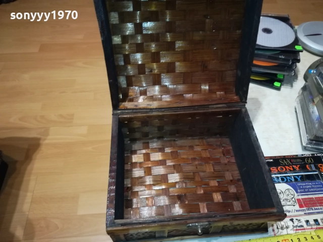 ПЛЕТЕНА РЕТРО КУТИЯ ЗА КОЛЕКЦИЯ 0509250942LCHERY, снимка 3 - Антикварни и старинни предмети - 51612130