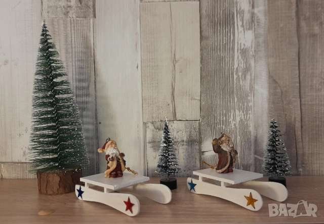 Новогодишна играчка дървена шейничка с дядо коледа