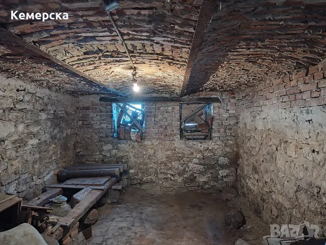 Продава едноетажна къща заедно с 2/3 ид.ч от двора в широк център, снимка 14 - Къщи - 55884742
