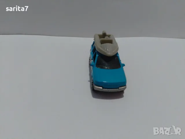Jeep Grand Cherokee с лодка/сал на покрива на марката Matchbox (в мащаб около 1:58 – 1:64)., снимка 5 - Колекции - 56228217
