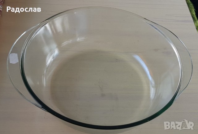 Продавам огнеупорна стъклена тава с дръжки нова