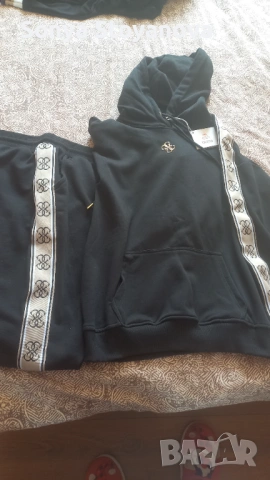 Дамски комплект Guess.Размер М, снимка 5 - Спортни екипи - 54157223