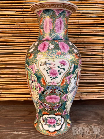 Ръчно рисувана порцеланова ваза в китайски стил – Famille Rose