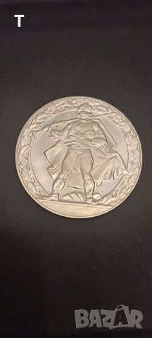 2 лева 1981 Хайдушко движение, снимка 2 - Нумизматика и бонистика - 40340057