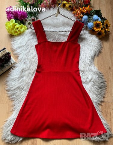 Червена рипсена рокля