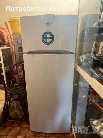 Хладилник с фризер Indesit  