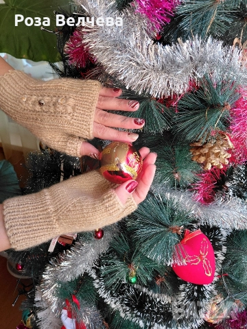 Ръчно плетени дамски ръкавички, снимка 8 - Чанти - 52938321