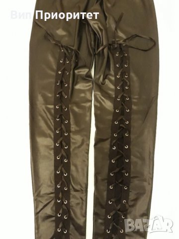 Клин SARESIA (R) кожен, дълъг , изчистена предна част, а задната част по цялата дължина е с плътни л