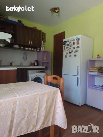 Къща на два етажа.Първият е търговска площ(магазин)-Функциониращ., снимка 14 - Магазини - 49187377