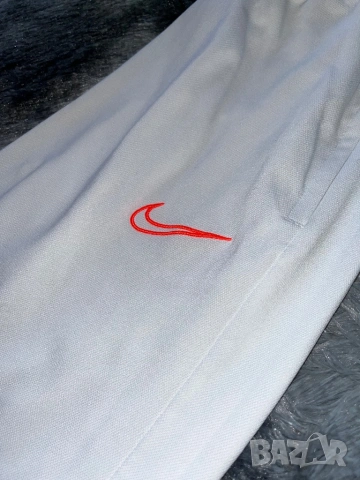 Бял спортен анцуг Nike Dri-fit , снимка 3 - Спортни дрехи, екипи - 54248760