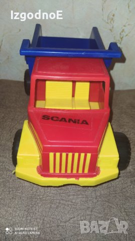 Пластмасов камион Самосвал Made in Italy , снимка 2 - Коли, камиони, мотори, писти - 38192645