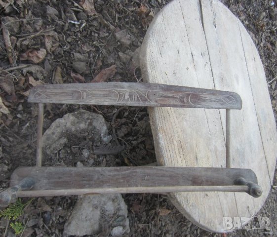 Стар дървен пешкирник с място за огледало,  дърворезба, снимка 3 - Други ценни предмети - 31278652