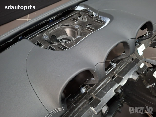 Ново Кожено Табло с Сив шев Mercedes W206 AMG без HUD, снимка 9 - Части - 53896791