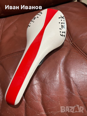 Карбонова седалка Fizik