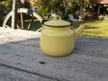 Стар емайлиран чайник #18, снимка 1 - Антикварни и старинни предмети - 29373789