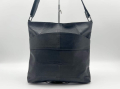 Модерна дамска чанта от естествена кожа в класически прав дизайн