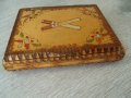 № 7134 стара  дървена кутия / табакера   - пирографирани орнаменти  - размер 10 / 8,5 / 2 см , снимка 3