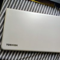 Лаптоп Toshiba , снимка 2 - Лаптопи за дома - 39707886