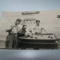 Стара соц снимка игра на билярд СССР, снимка 1 - Други ценни предмети - 39466682