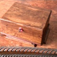 красива стара дървена кутия, снимка 2 - Антикварни и старинни предмети - 31026439