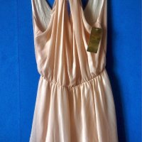 Елегантна розова рокля със златна верижка, снимка 1 - Рокли - 42247623