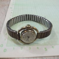 Часовник "CORNAVIN" ръчен дамски с верижка работещ, снимка 2 - Дамски - 30495555