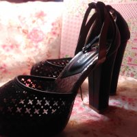 Уникални черни сандали на висок ток - естествена кожа., снимка 1 - Дамски обувки на ток - 29819070