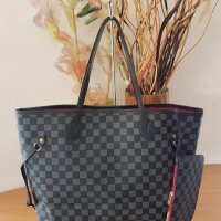 Черна чанта Louis Vuitton , снимка 1 - Чанти - 32009293