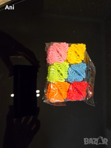 Малки щипки за коса в 6 различни цвята, снимка 1