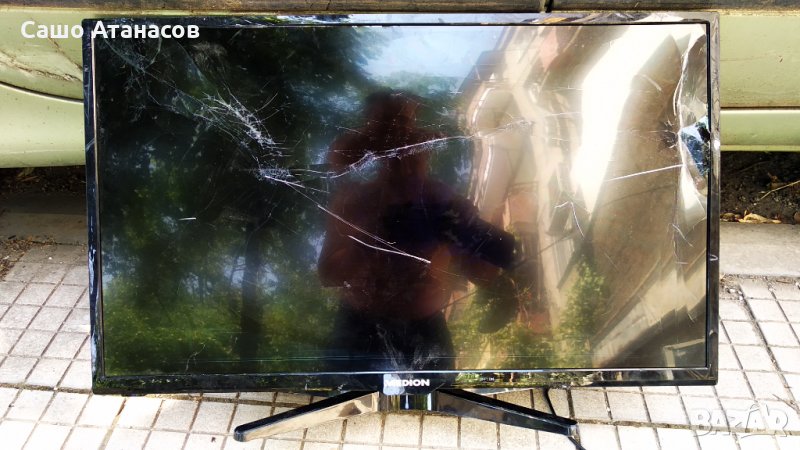 MEDION MD30782 DE-A със счупена матрица , 17MB95M , 17IPS71 , 17LD160 , VES315WNDB-2D-N02, снимка 1