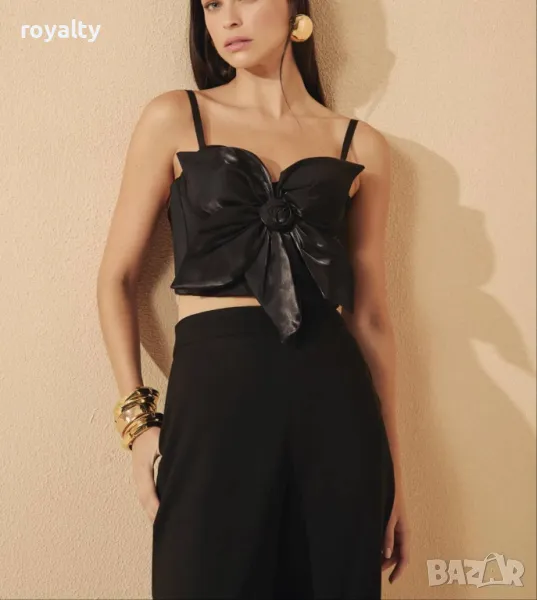 Дамски черен топ с ефектно черно цвете , снимка 1