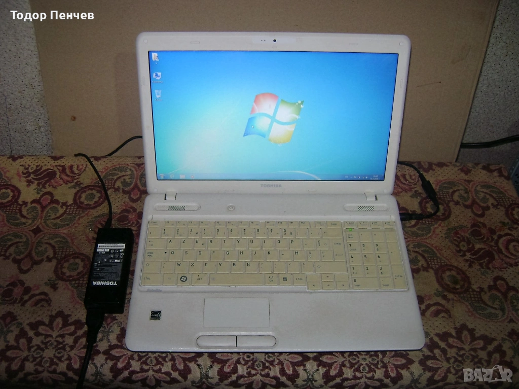 Tioshiba Satellite C660 - Core i3, 4 GB RAM, 640 GB HDD, зарядно, снимка 1