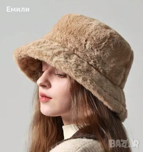 Дамска пухкава шапка в кафяв цвят, снимка 1