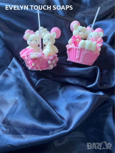 Свещ „Мечета с балони“ – в розова капкейк основа, снимка 1