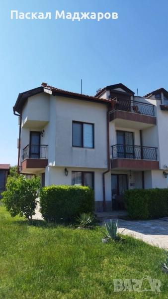 Триетажна жилищна сграда с дворно място и лятна кухня, снимка 1