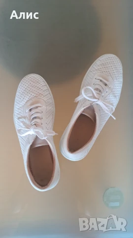 Дамски летни обувки с перфорация